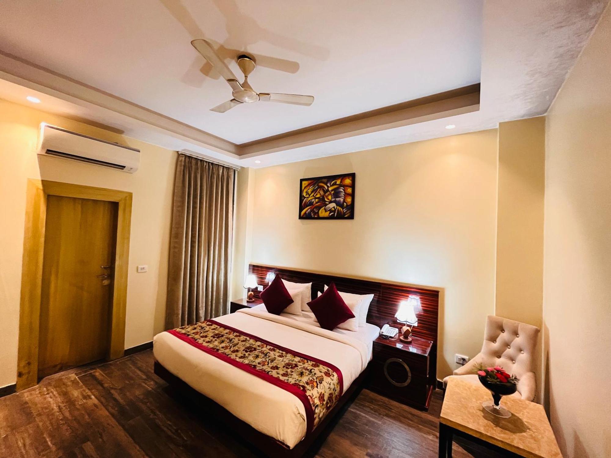 Hotel Banz Near Indira Gandhi Airport Delhi