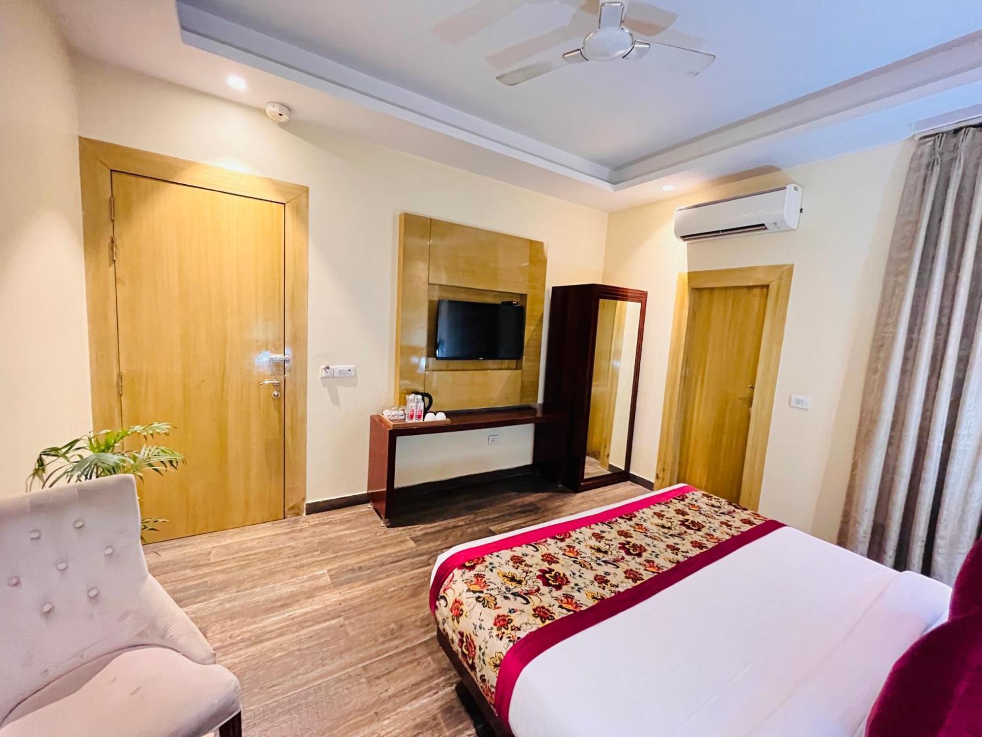 Banz Near Indira Gandhi Airport Delhi New Delhi