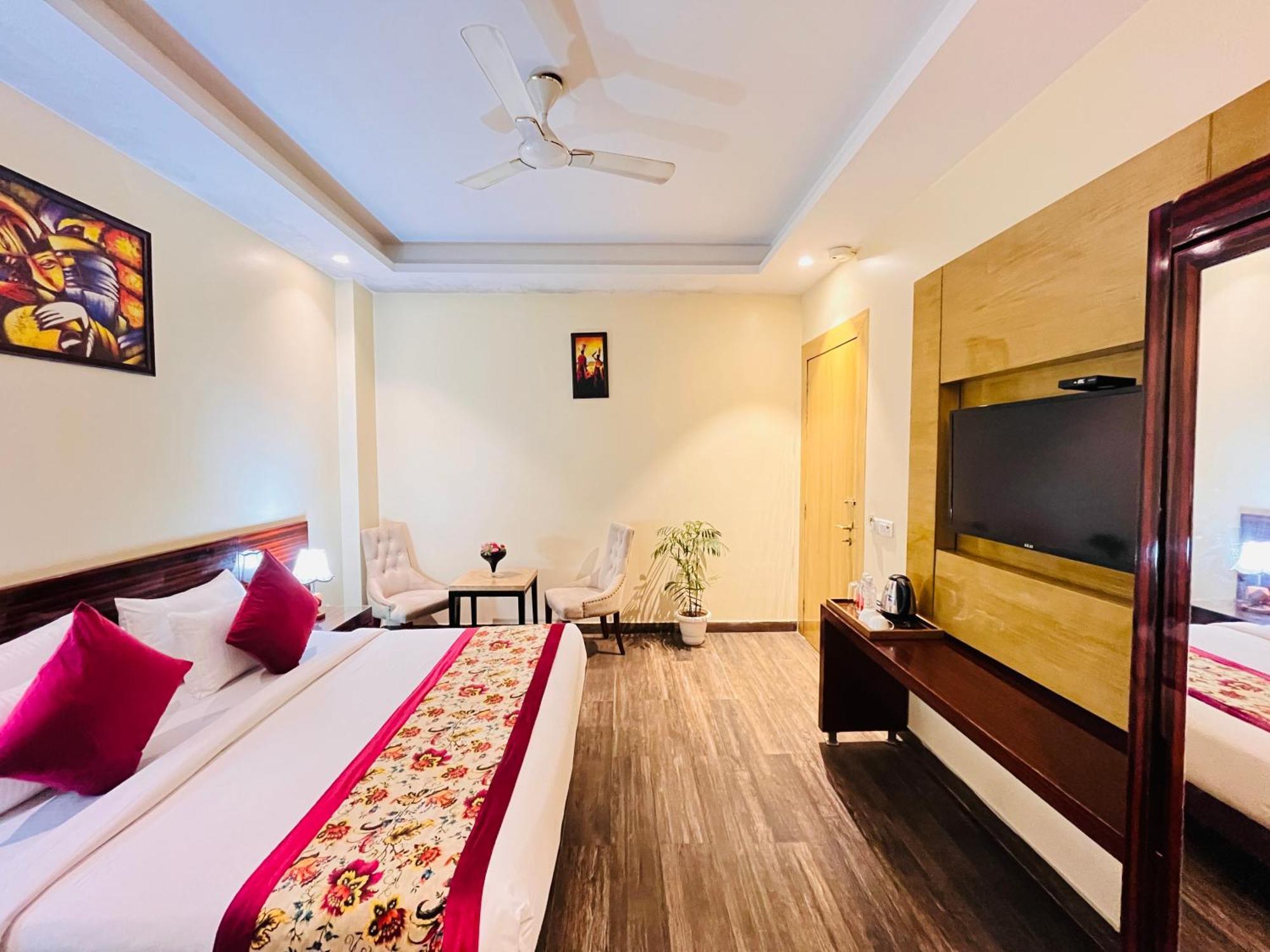 Banz Near Indira Gandhi Airport Delhi New Delhi