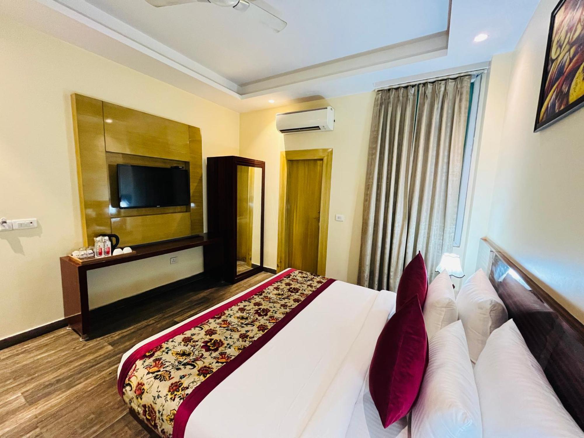 Banz Near Indira Gandhi Airport Delhi New Delhi