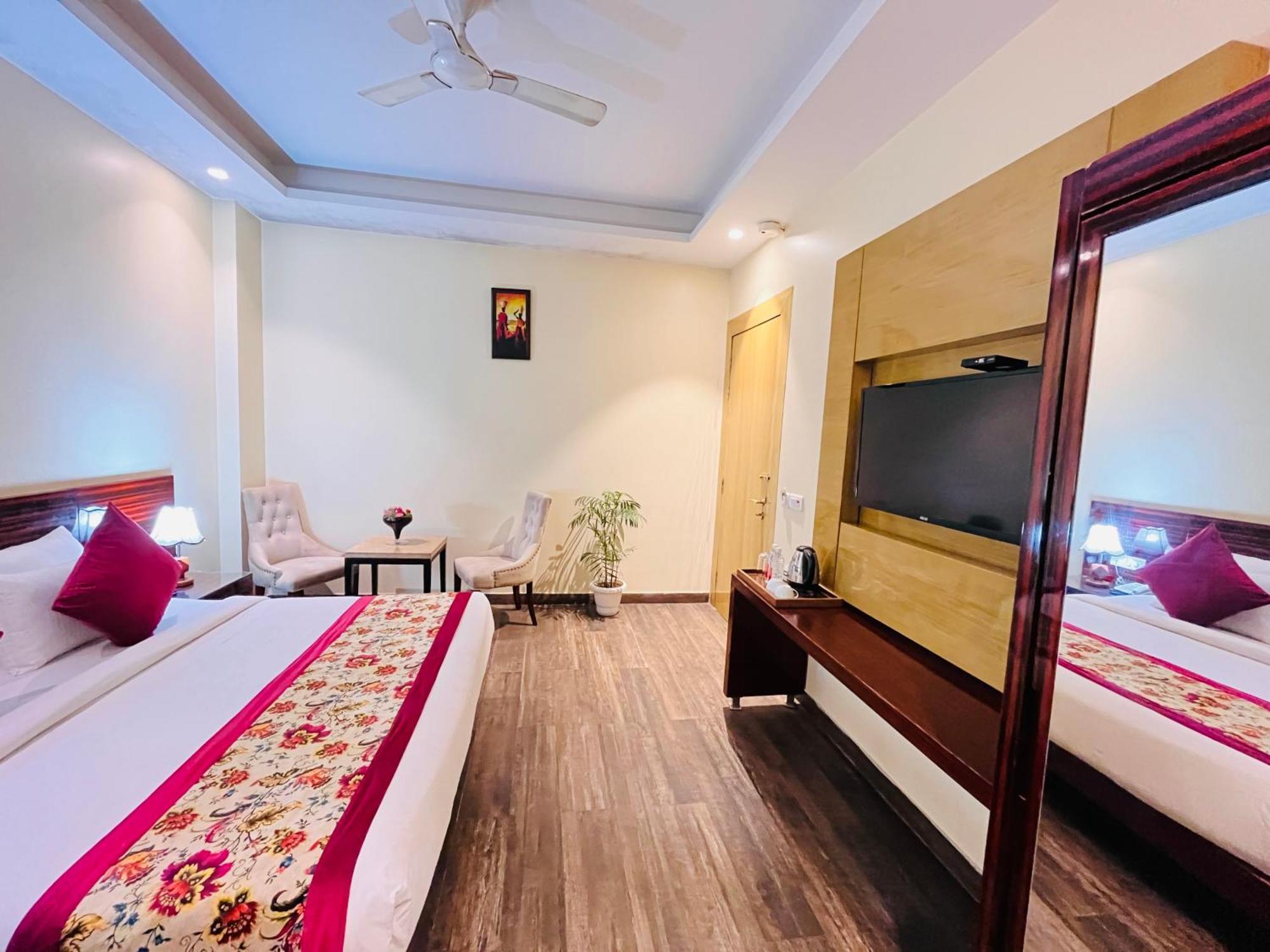 Banz Near Indira Gandhi Airport Delhi Hotel 4*