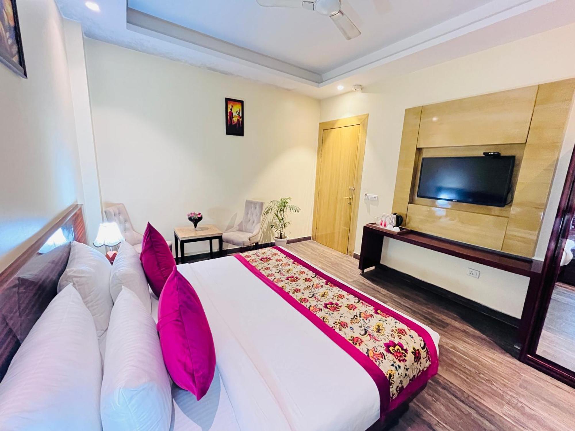 Banz Near Indira Gandhi Airport Delhi New Delhi