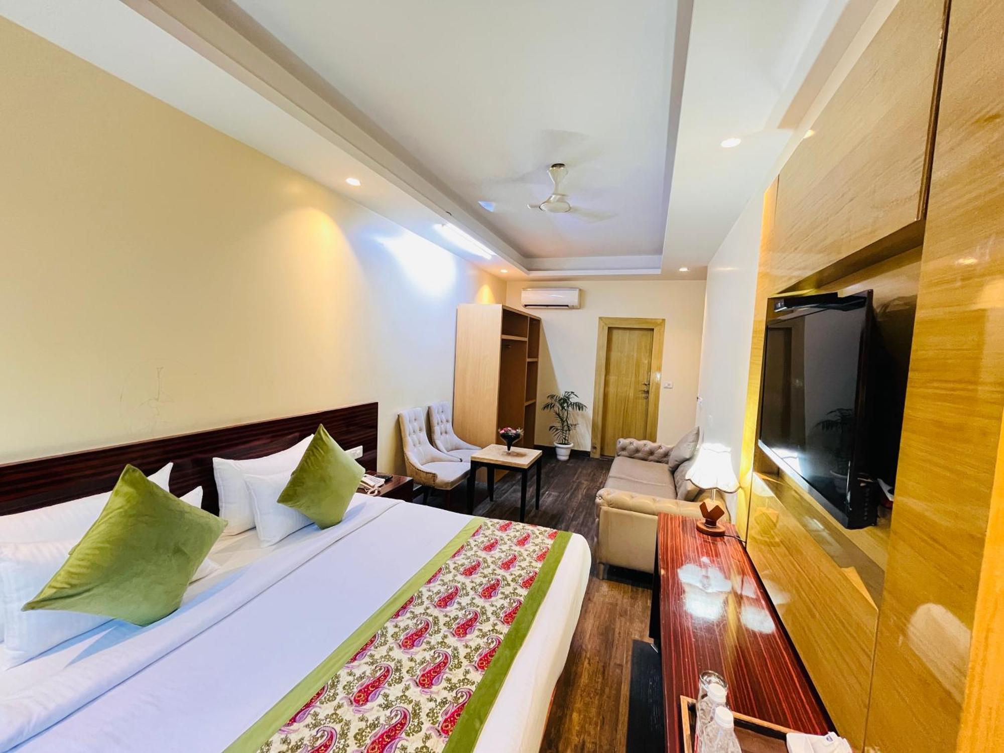 Banz Near Indira Gandhi Airport Delhi New Delhi
