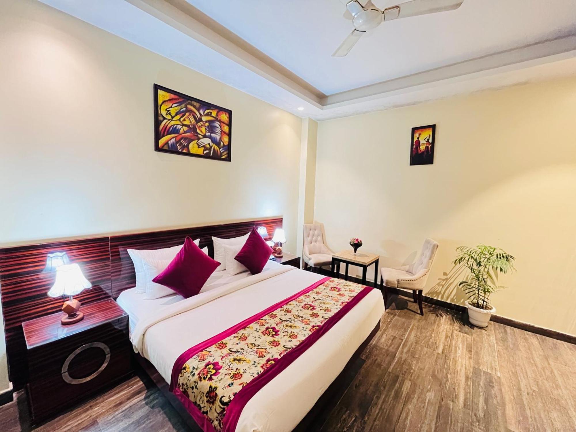 Banz Near Indira Gandhi Airport Delhi 4*