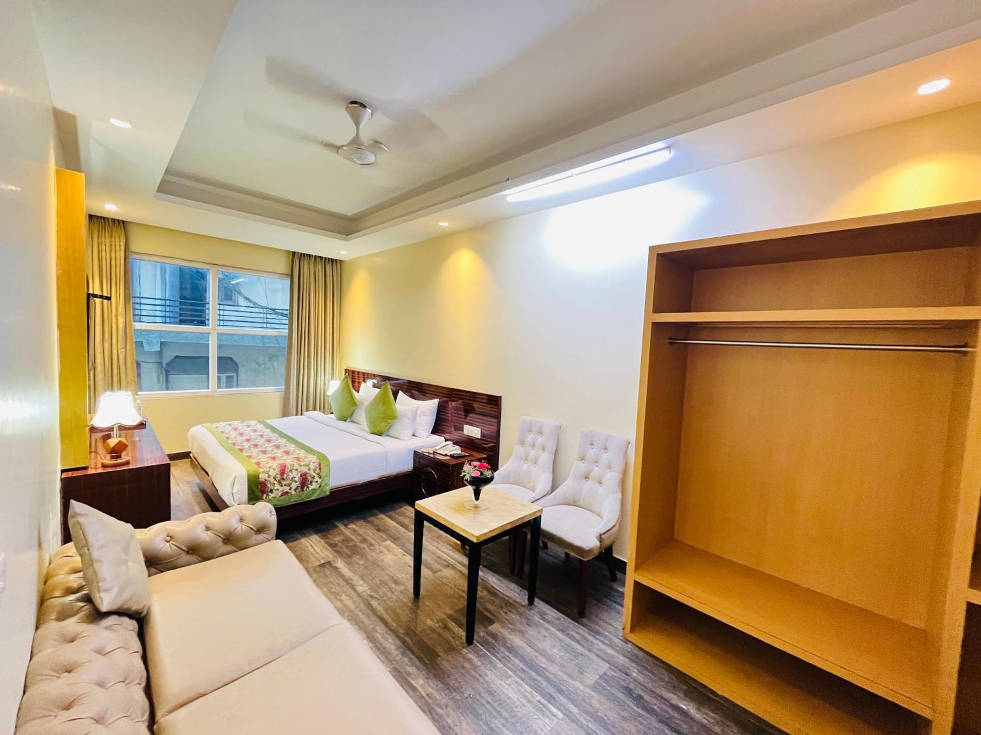 Hotel Banz Near Indira Gandhi Airport Delhi