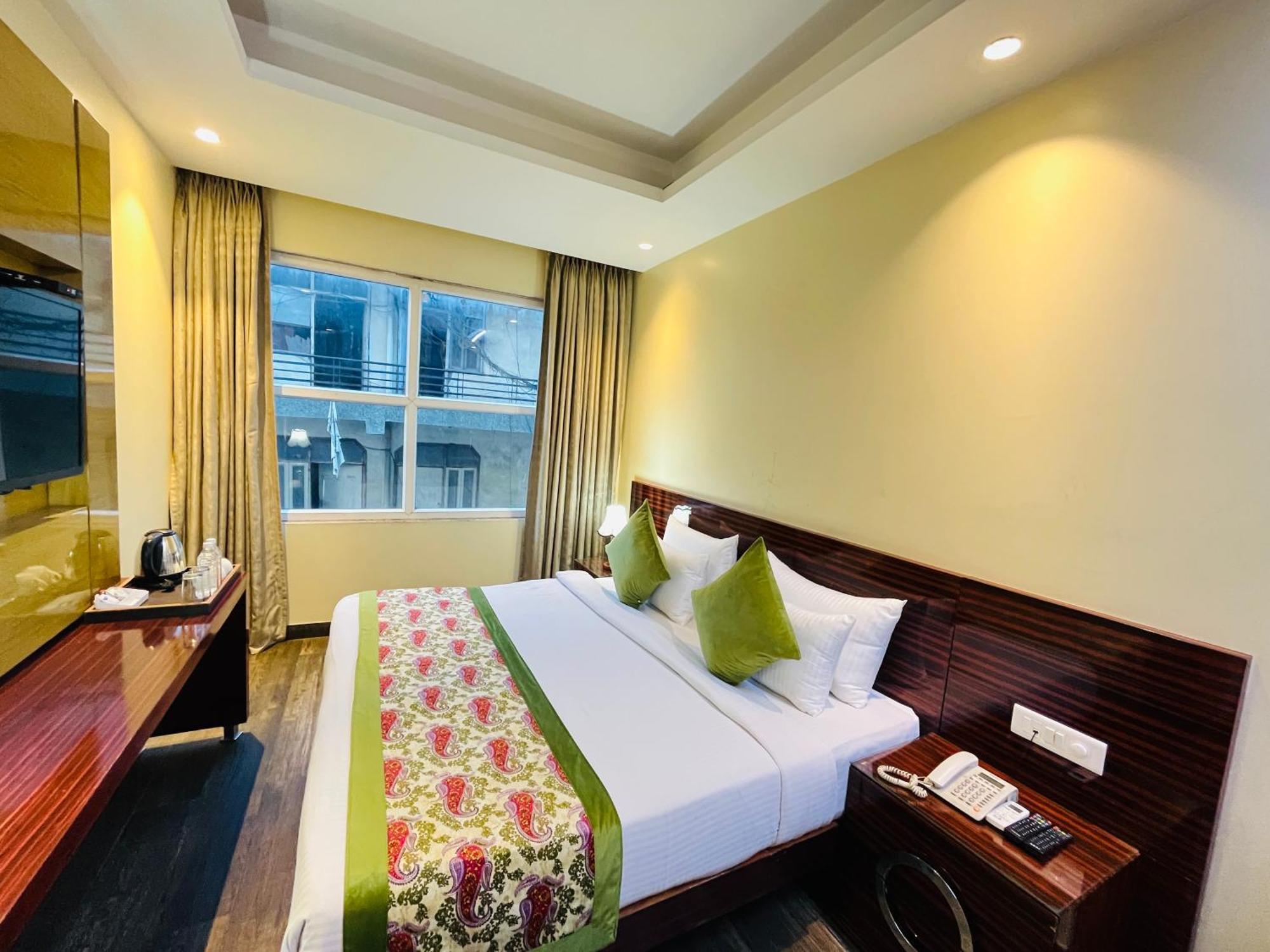 Banz Near Indira Gandhi Airport Delhi New Delhi