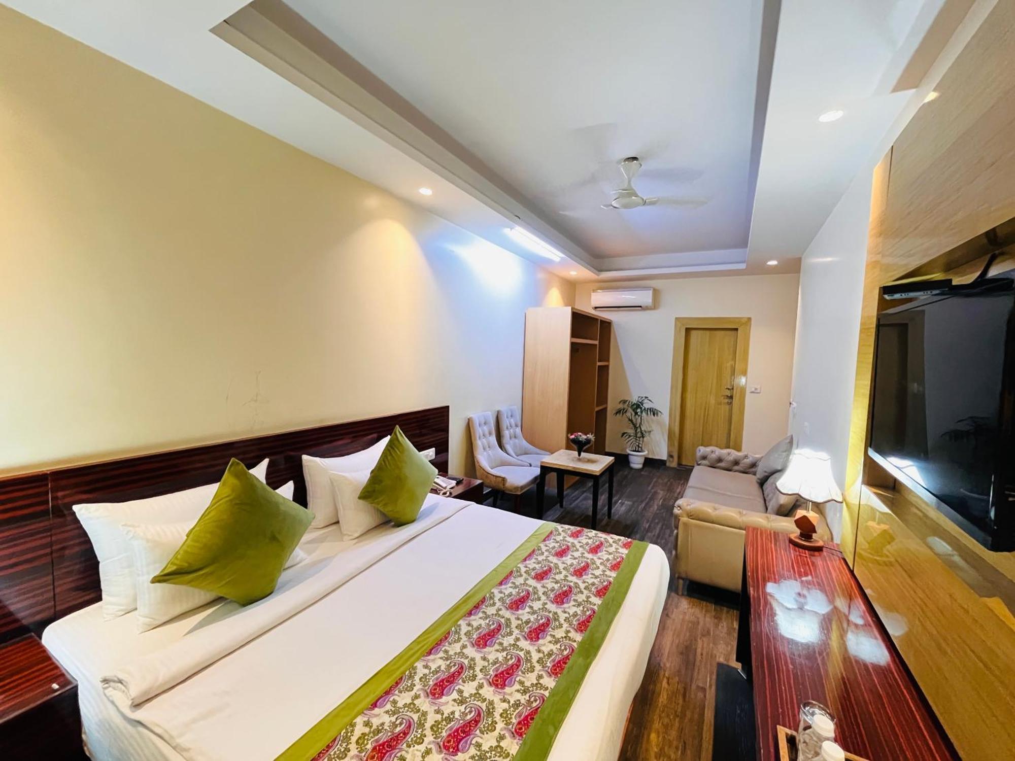 Banz Near Indira Gandhi Airport Delhi