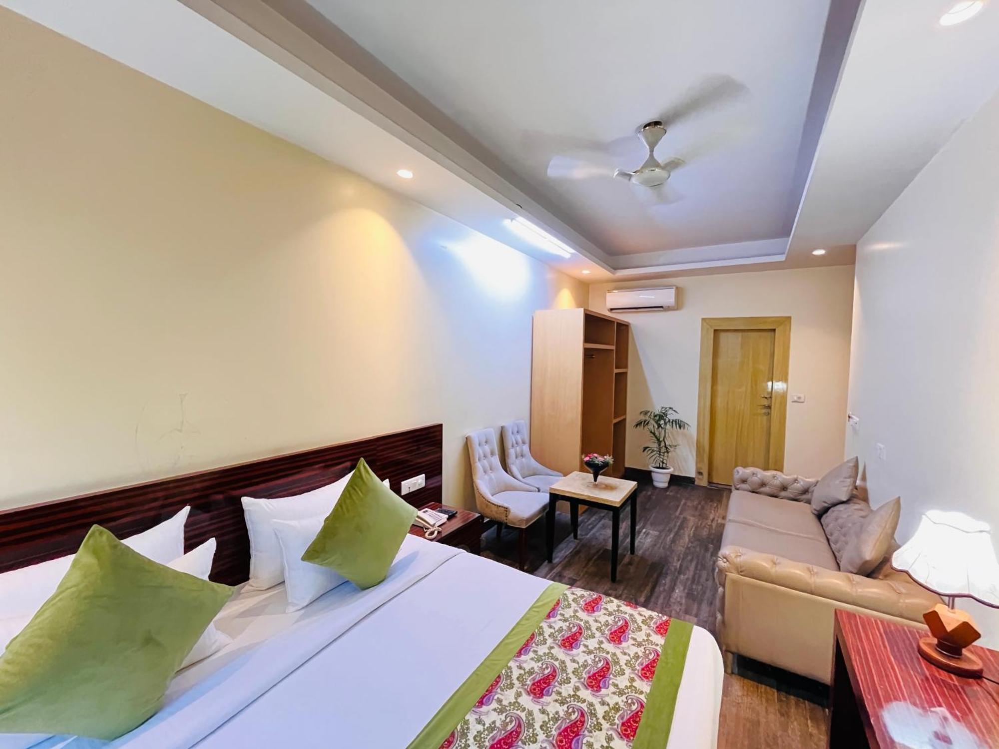 Banz Near Indira Gandhi Airport Delhi Hotel