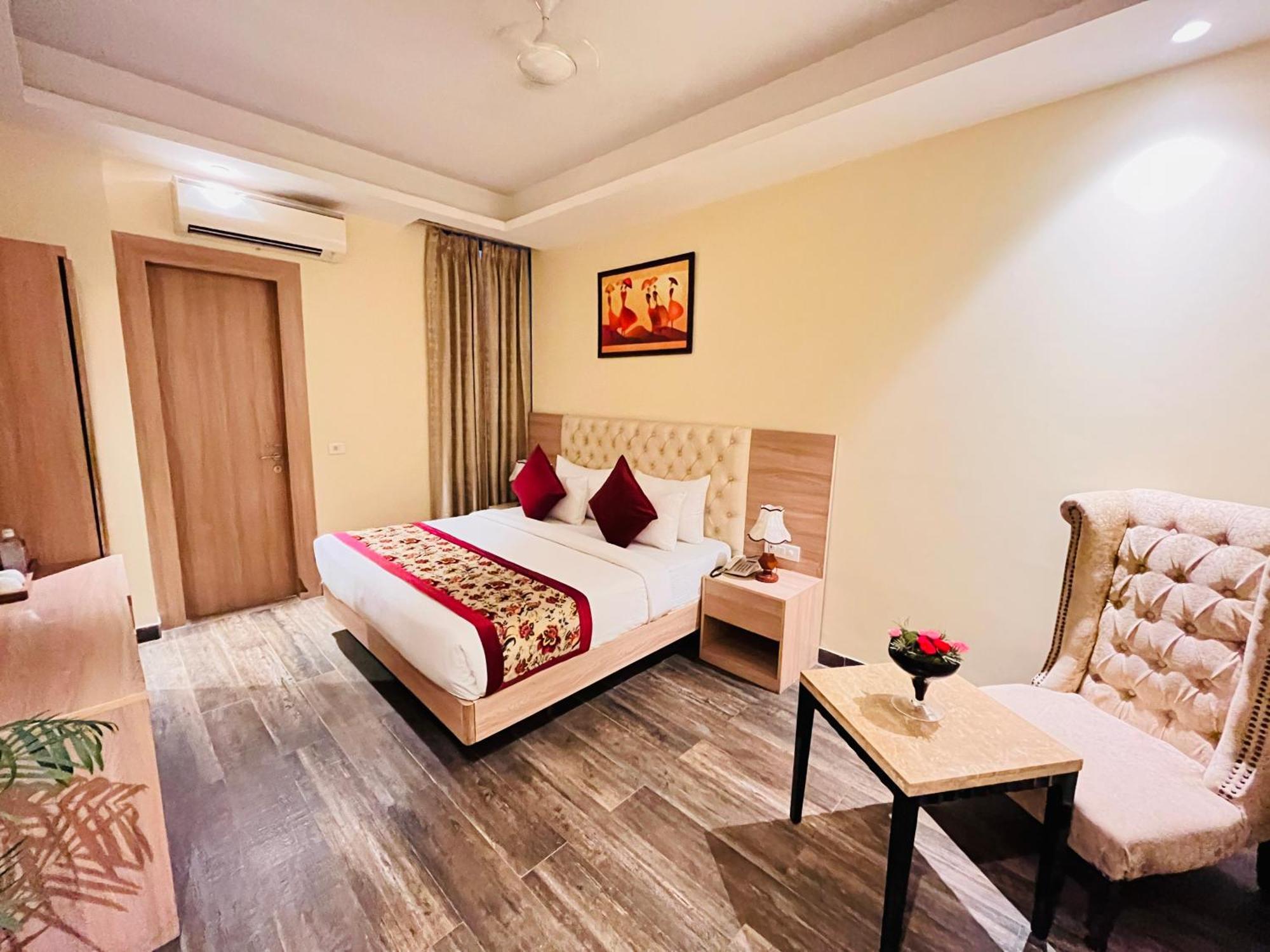 Banz Near Indira Gandhi Airport Delhi Hotel New Delhi