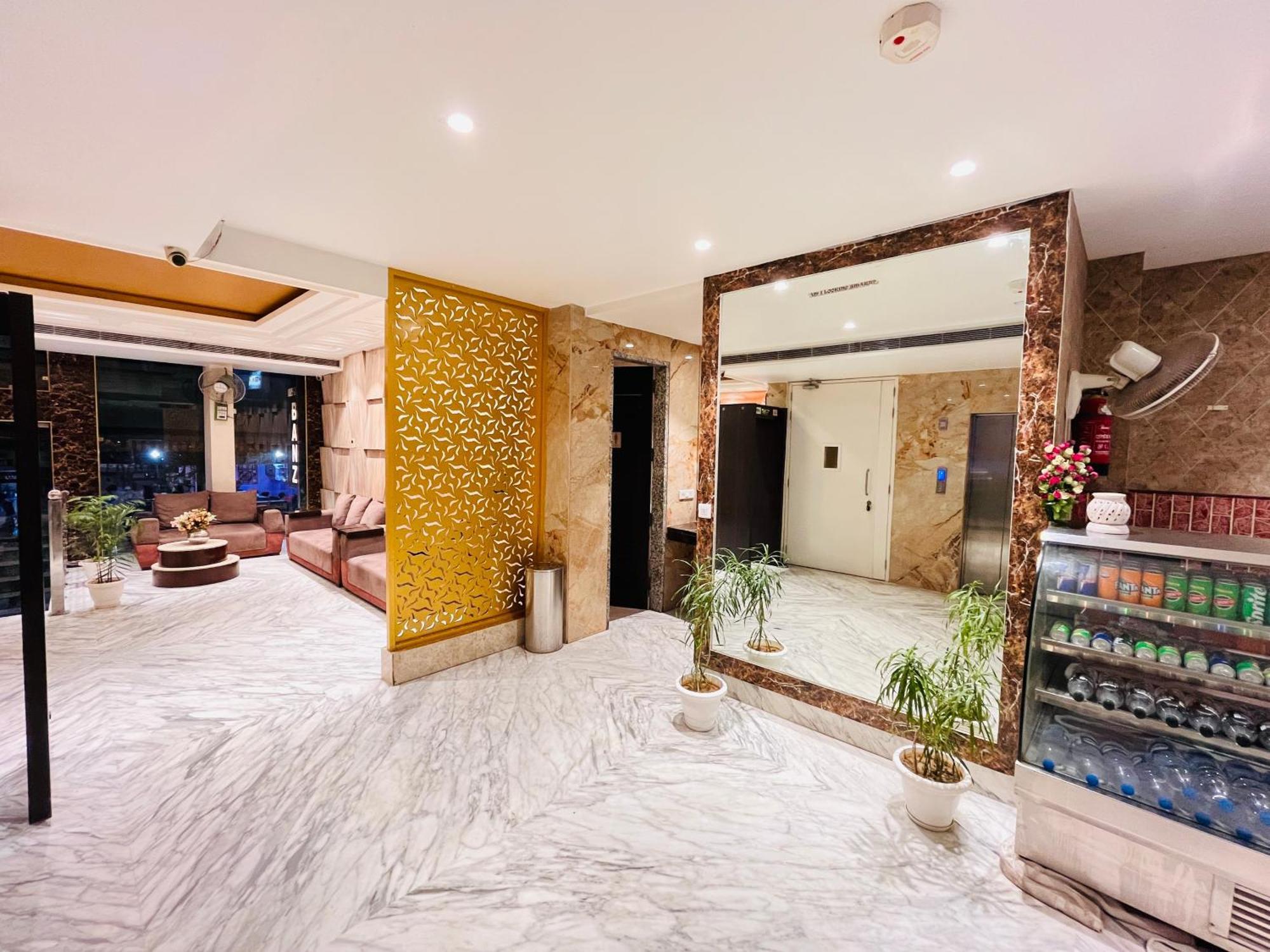 Banz Near Indira Gandhi Airport Delhi 4*