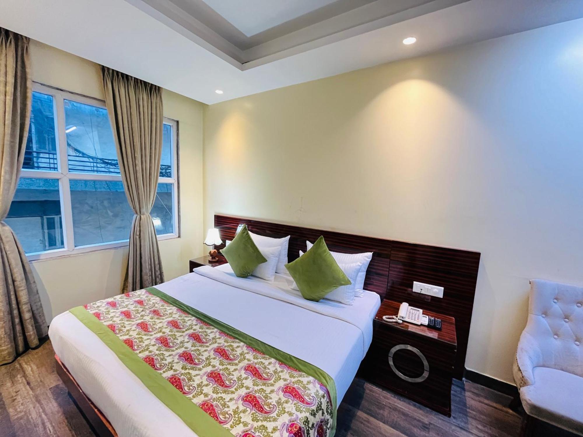 Banz Near Indira Gandhi Airport Delhi Hotel 4*
