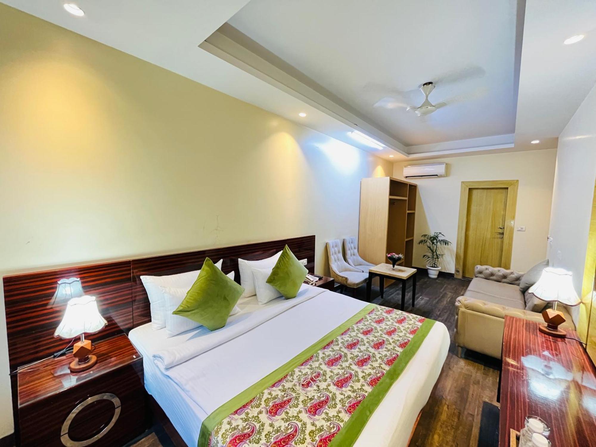 Banz Near Indira Gandhi Airport Delhi