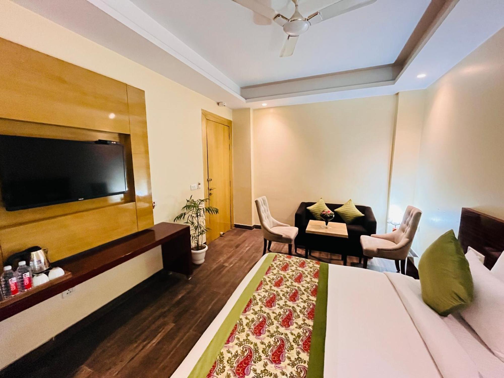 Banz Near Indira Gandhi Airport Delhi