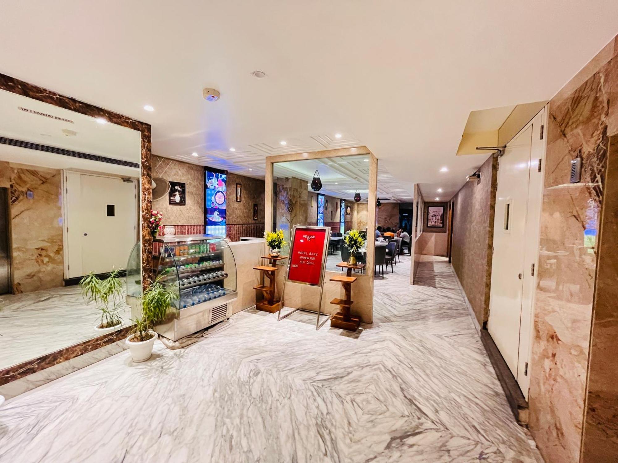 Banz Near Indira Gandhi Airport Delhi Hotel 4*