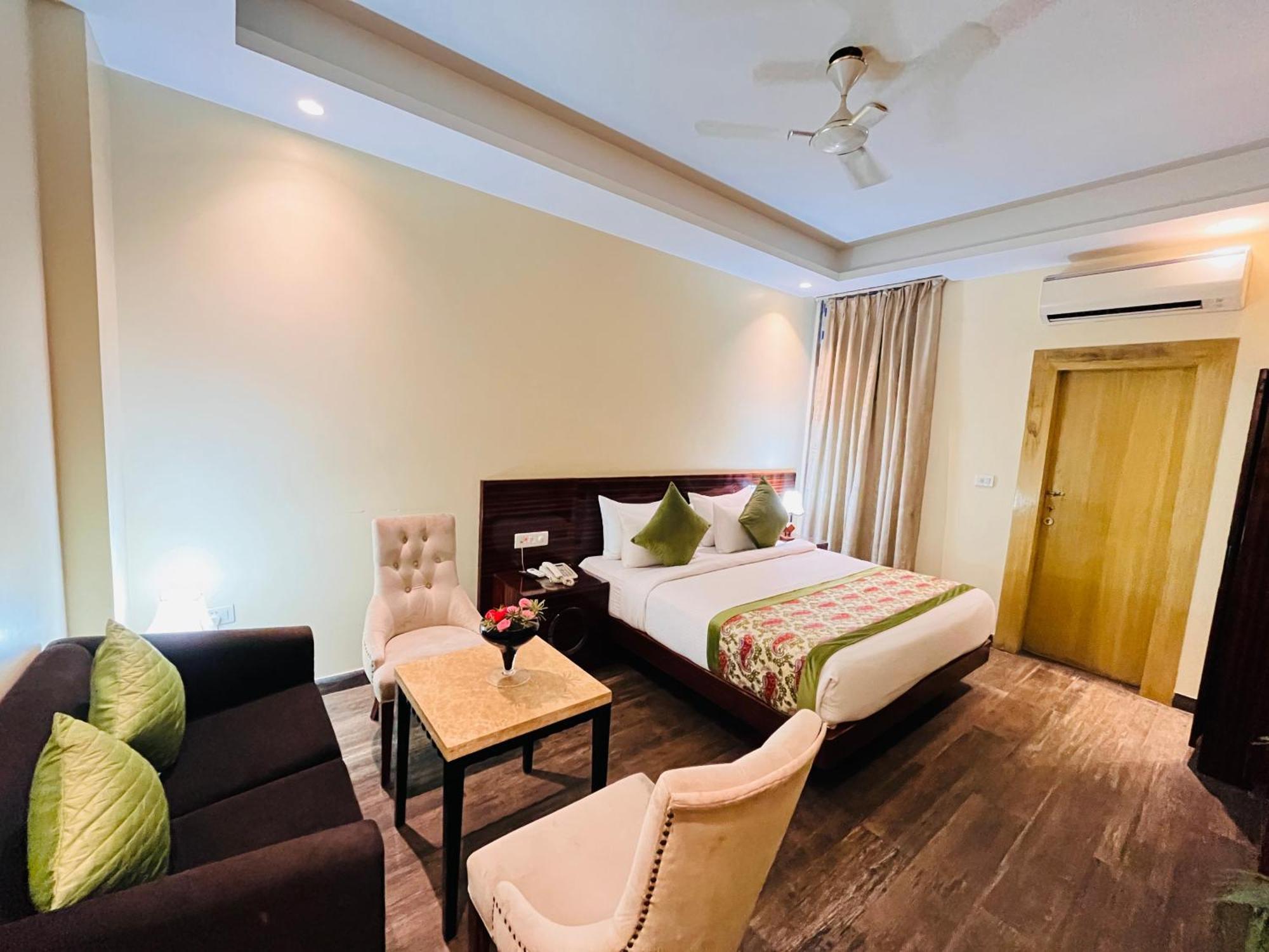 Banz Near Indira Gandhi Airport Delhi Hotel