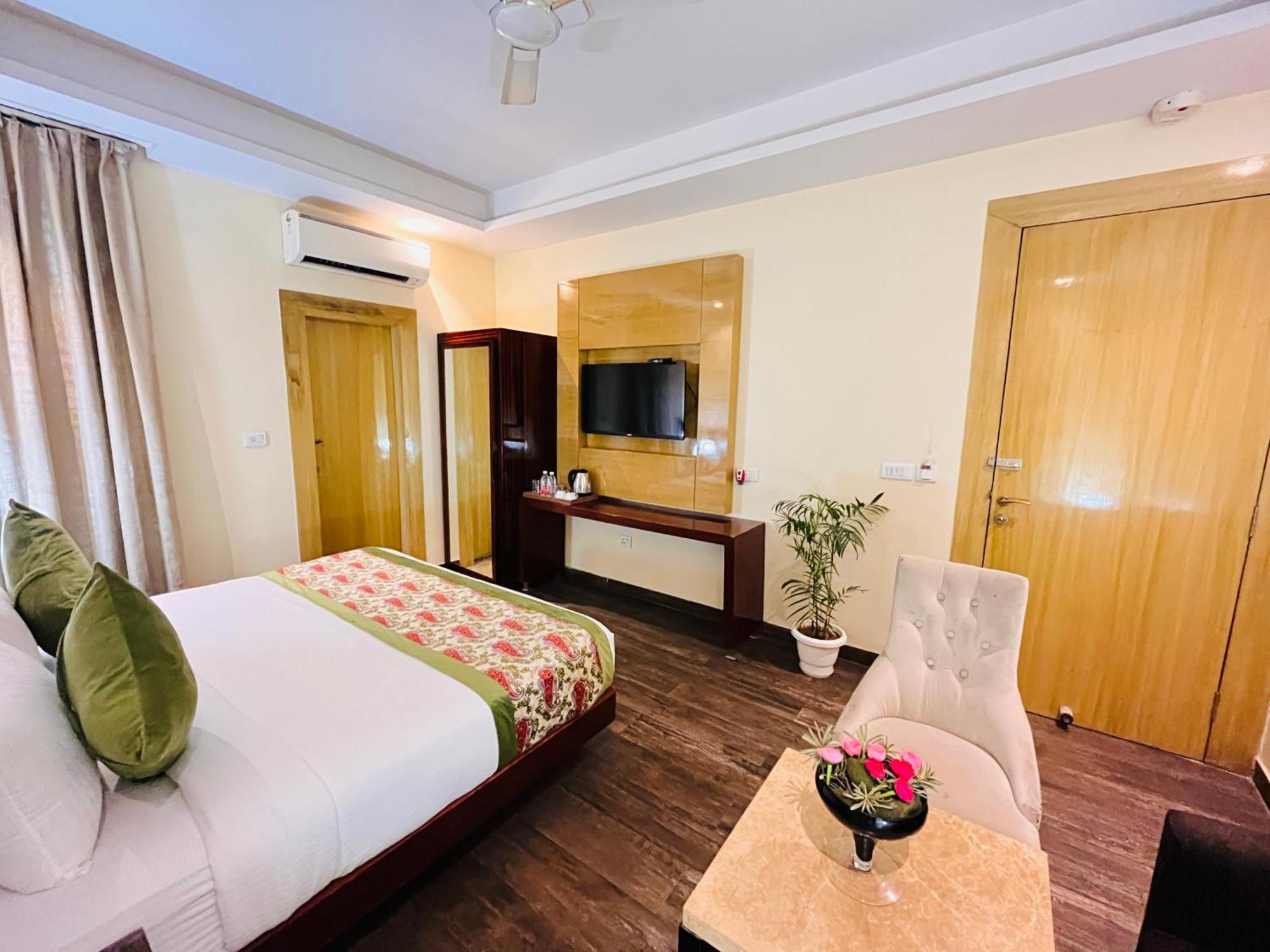 Banz Near Indira Gandhi Airport Delhi 4* New Delhi