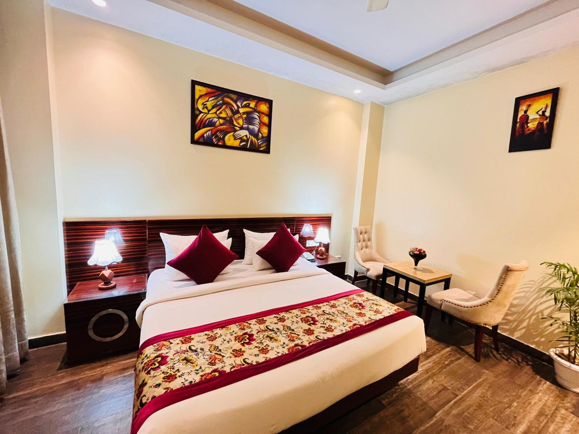 Banz Near Indira Gandhi Airport Delhi Hotel 4*